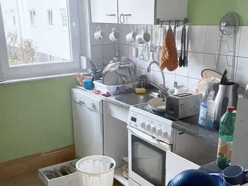 Vorher: Küche vollgestellt