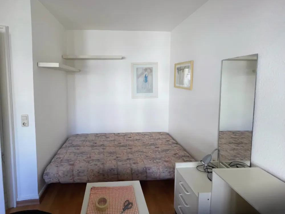 Vorher: Möbliertes Schlafzimmer